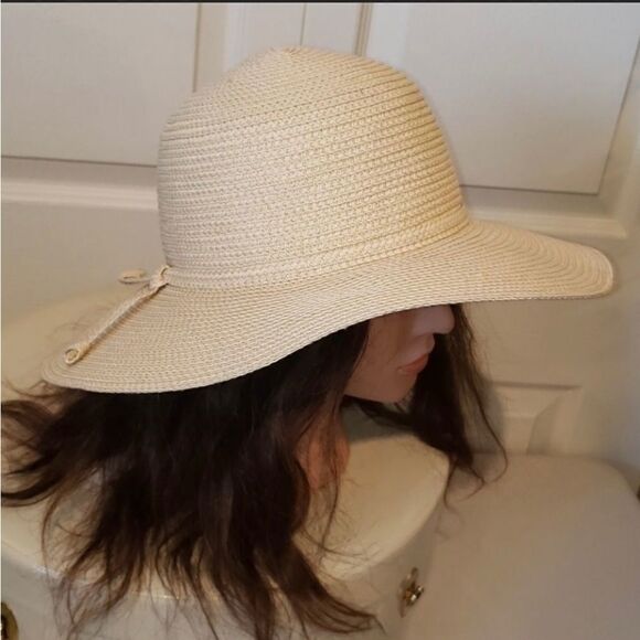 Amanda Smith Summer Sun Hat - Picture 7 of 8